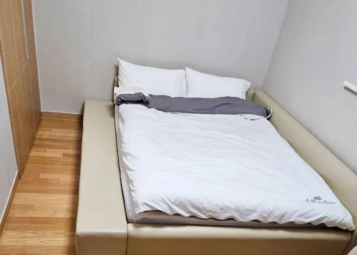 Apartment Elegant In Seoul's Vibrant Core! *