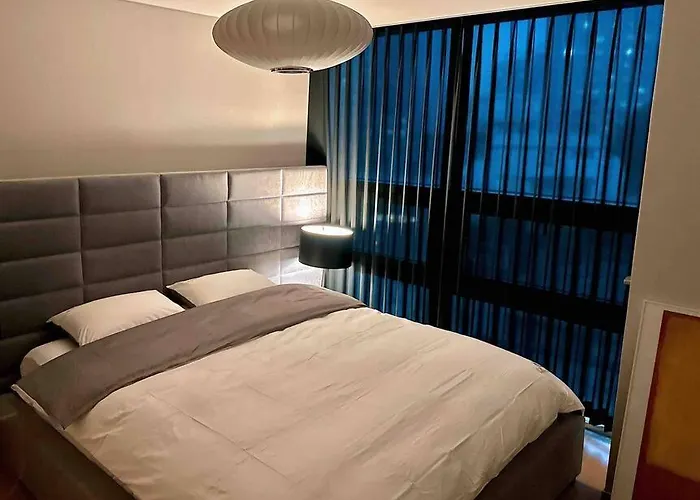 Apartment Elegant In Seoul's Vibrant Core! *